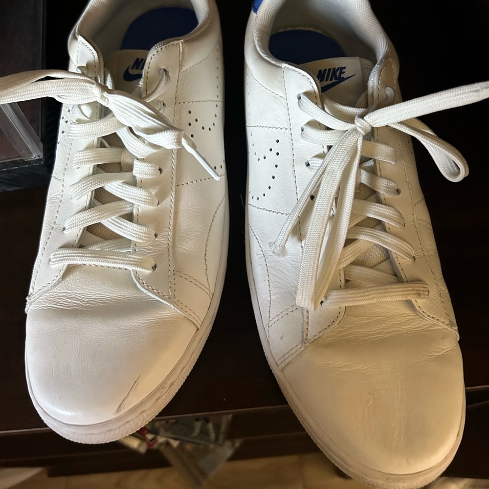 Nikes - Picture 3 of 6